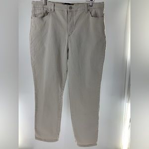 Gloria Vanderbilt “ Size 16 Amanda “ Ivory color jeans EUC high Stone wood EUC